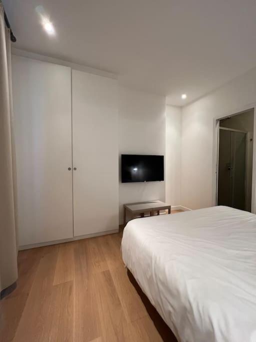 Luxury Appartment, Champs Elysees, Neuf ! Paris Bagian luar foto